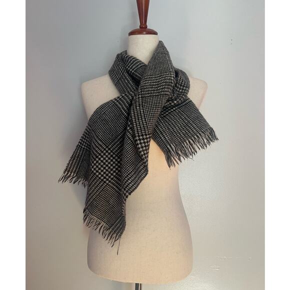 Houndstooth Lambswool Scarf - Picture 1 of 6